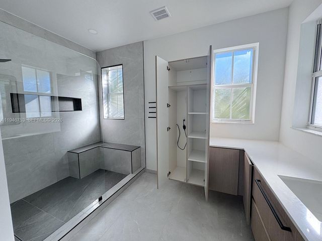 11400 NW 75th Ter, Doral, FL 33178