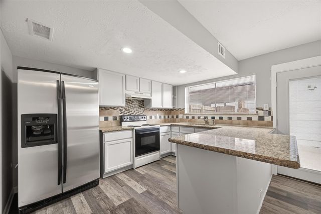 7031 Chasewood Drive, Missouri City, TX 77489