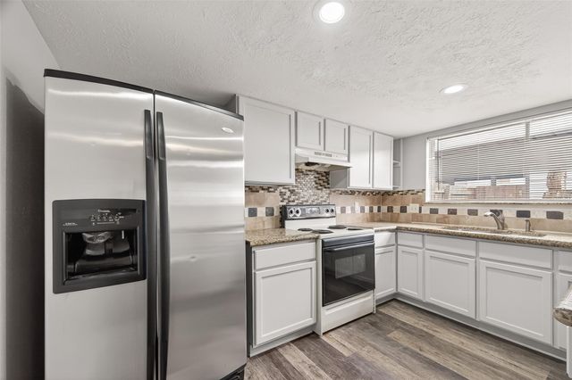 7031 Chasewood Drive, Missouri City, TX 77489