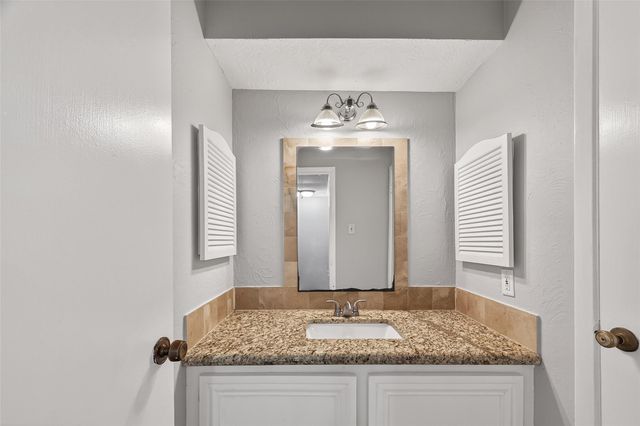 7031 Chasewood Drive, Missouri City, TX 77489