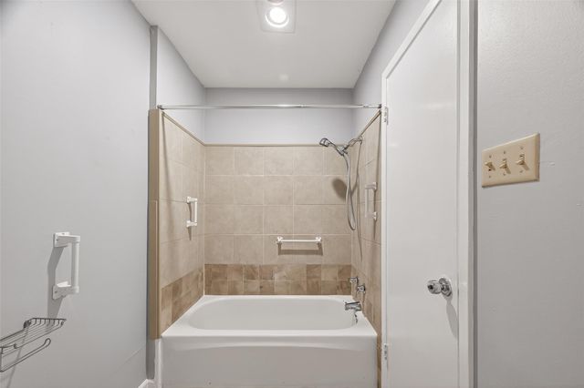 7031 Chasewood Drive, Missouri City, TX 77489