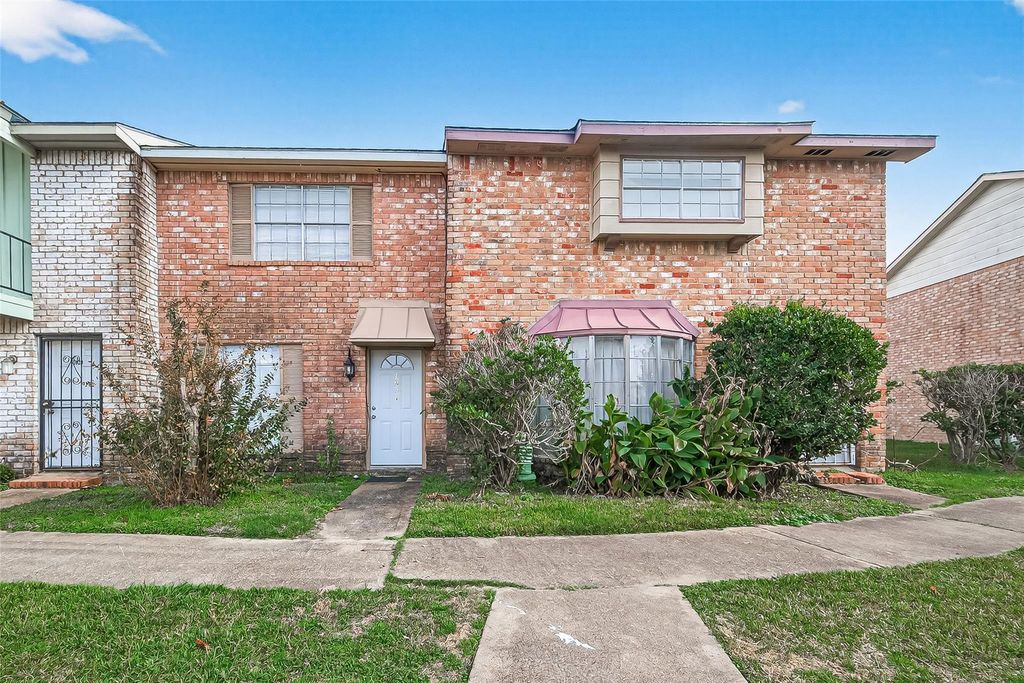 7031 Chasewood Drive, Missouri City, TX 77489