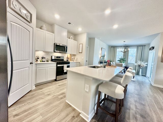 6887 Japonica Ln, White House, TN 37188