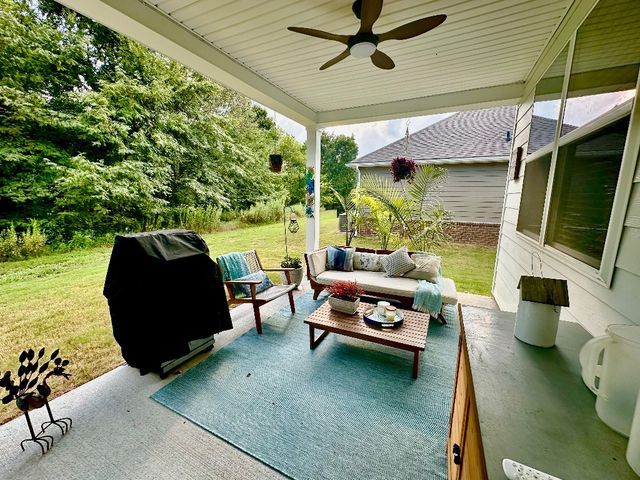 6887 Japonica Ln, White House, TN 37188