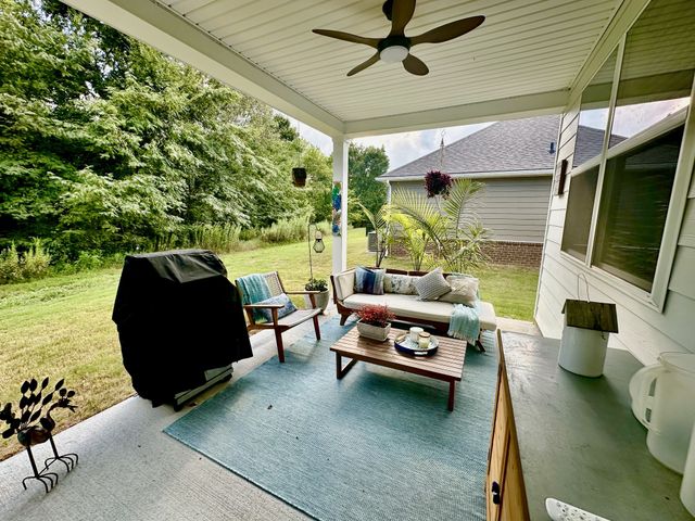 6887 Japonica Ln, White House, TN 37188