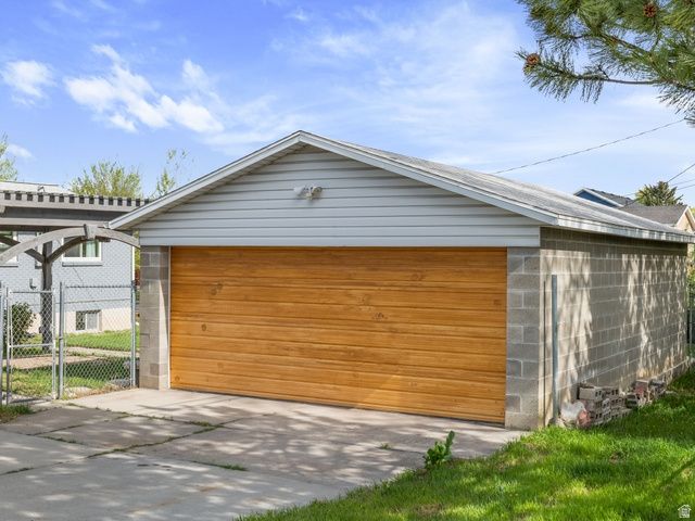 5597 S HILLSIDE DR, Murray, UT 84107