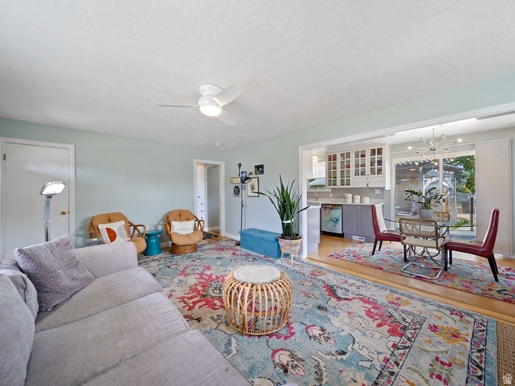 Image 11 of property listing at 5597 S HILLSIDE DR, Murray, UT 84107