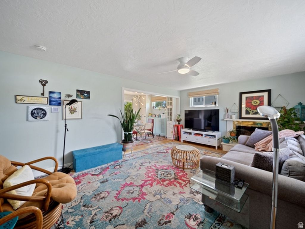 Image 12 of property listing at 5597 S HILLSIDE DR, Murray, UT 84107