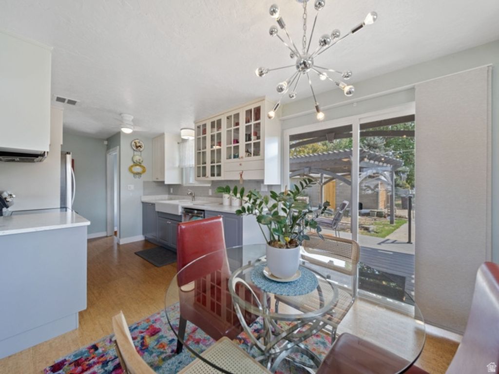 Image 13 of property listing at 5597 S HILLSIDE DR, Murray, UT 84107