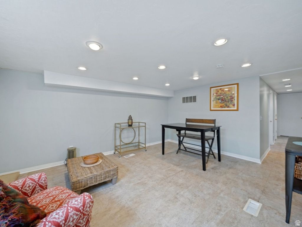 Image 27 of property listing at 5597 S HILLSIDE DR, Murray, UT 84107