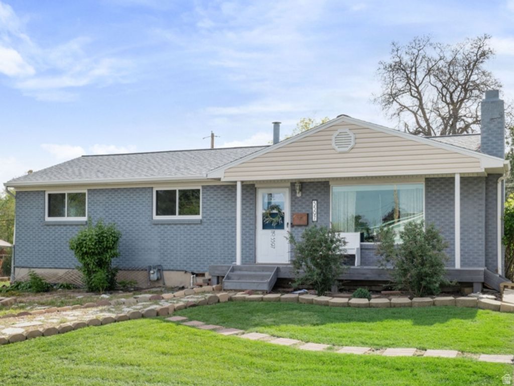 Image 5 of property listing at 5597 S HILLSIDE DR, Murray, UT 84107