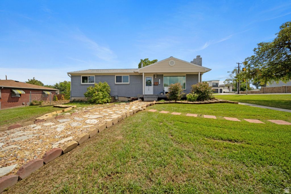Image 6 of property listing at 5597 S HILLSIDE DR, Murray, UT 84107