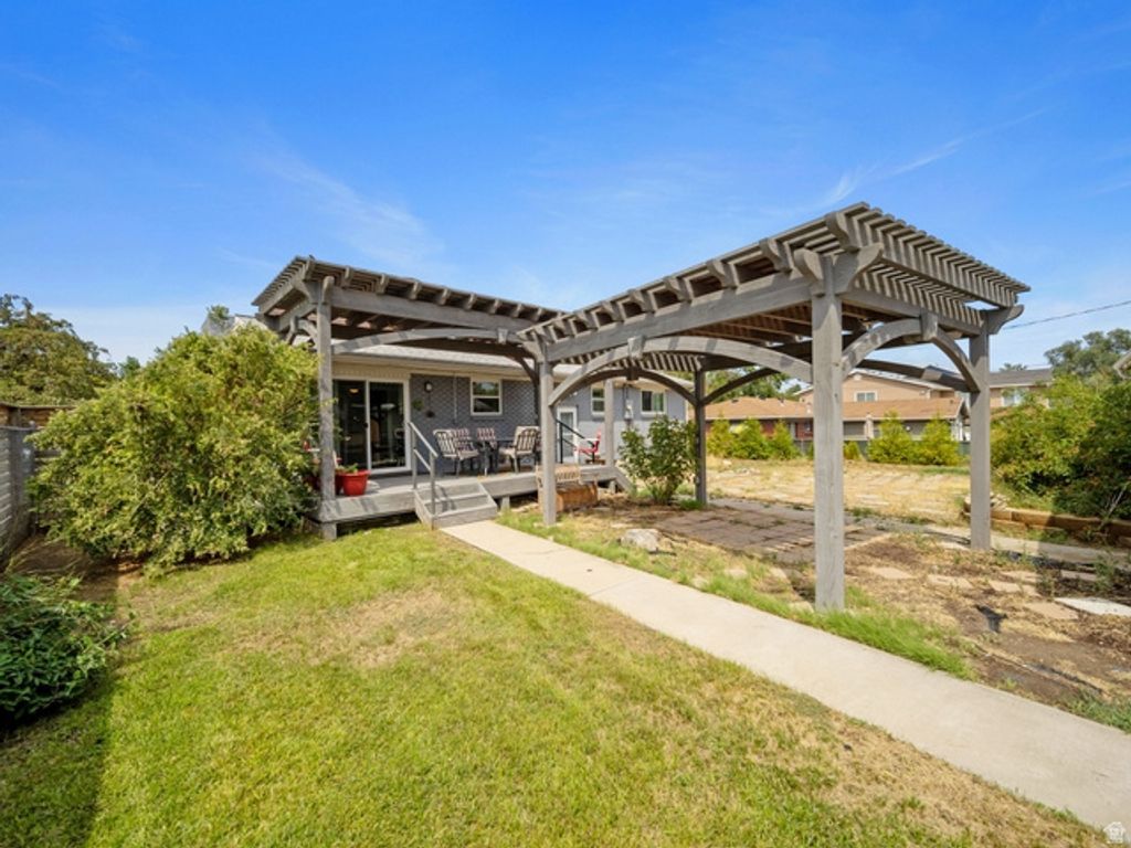 Image 7 of property listing at 5597 S HILLSIDE DR, Murray, UT 84107