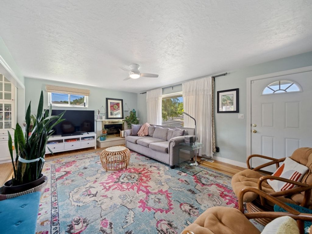 Image 10 of property listing at 5597 S HILLSIDE DR, Murray, UT 84107