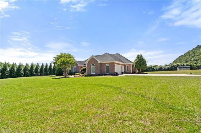 4447 Kendale Road, High Point, NC 27265