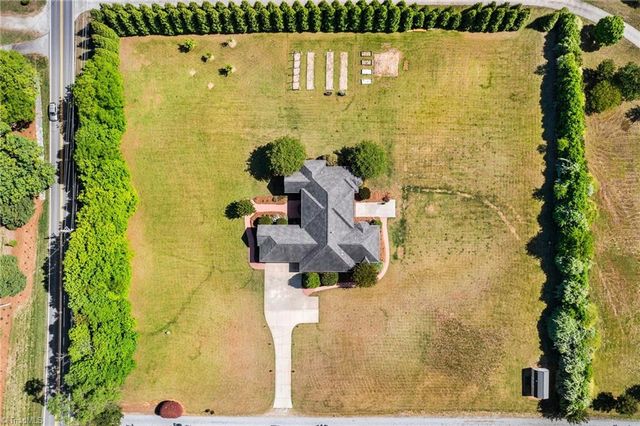 4447 Kendale Road, High Point, NC 27265