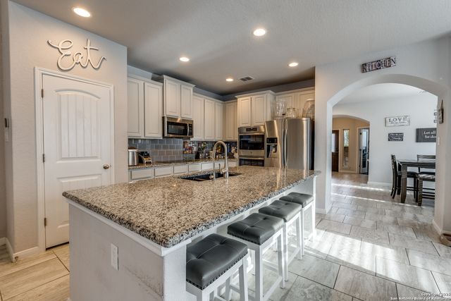 4613 Falling Oak, Cibolo, TX 78108