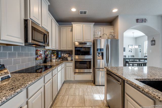 4613 Falling Oak, Cibolo, TX 78108