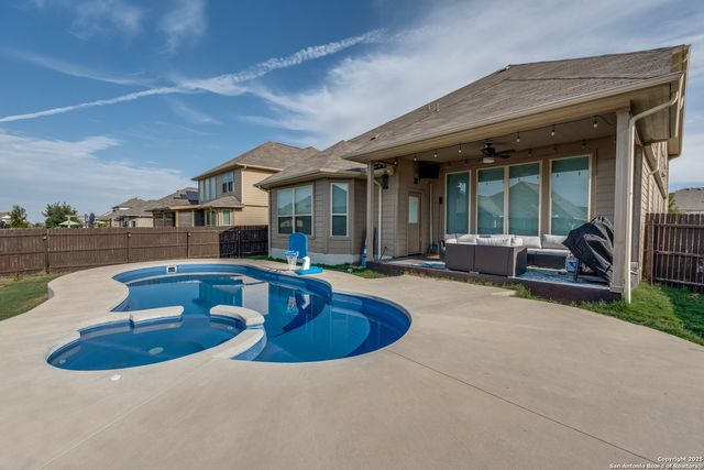 4613 Falling Oak, Cibolo, TX 78108