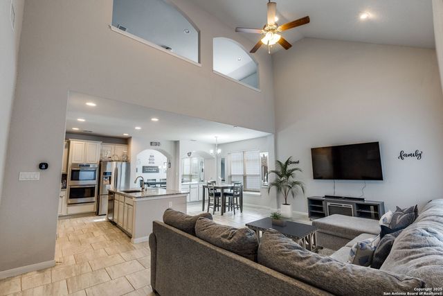 4613 Falling Oak, Cibolo, TX 78108