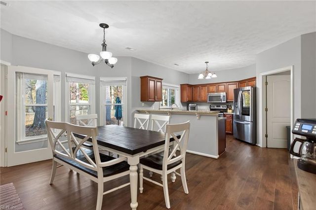 209 E Wedgwood DR, Yorktown, VA 23693
