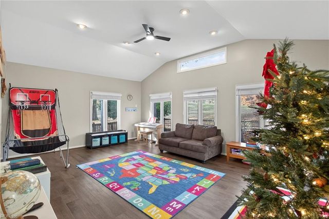 209 E Wedgwood DR, Yorktown, VA 23693