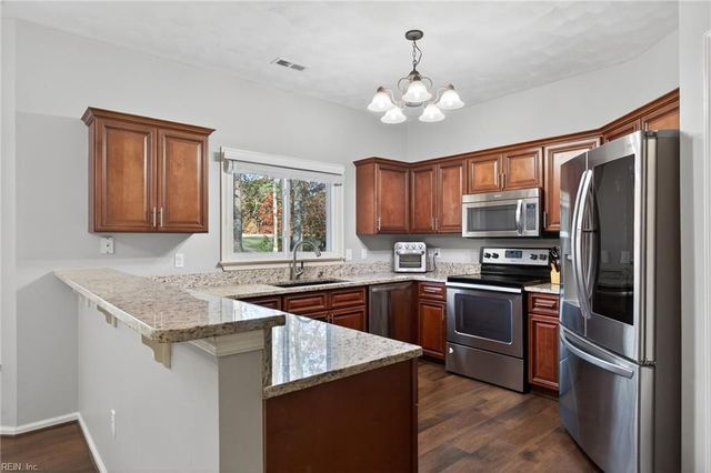 209 E Wedgwood DR, Yorktown, VA 23693