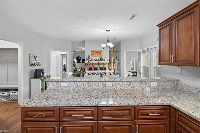 209 E Wedgwood DR, Yorktown, VA 23693