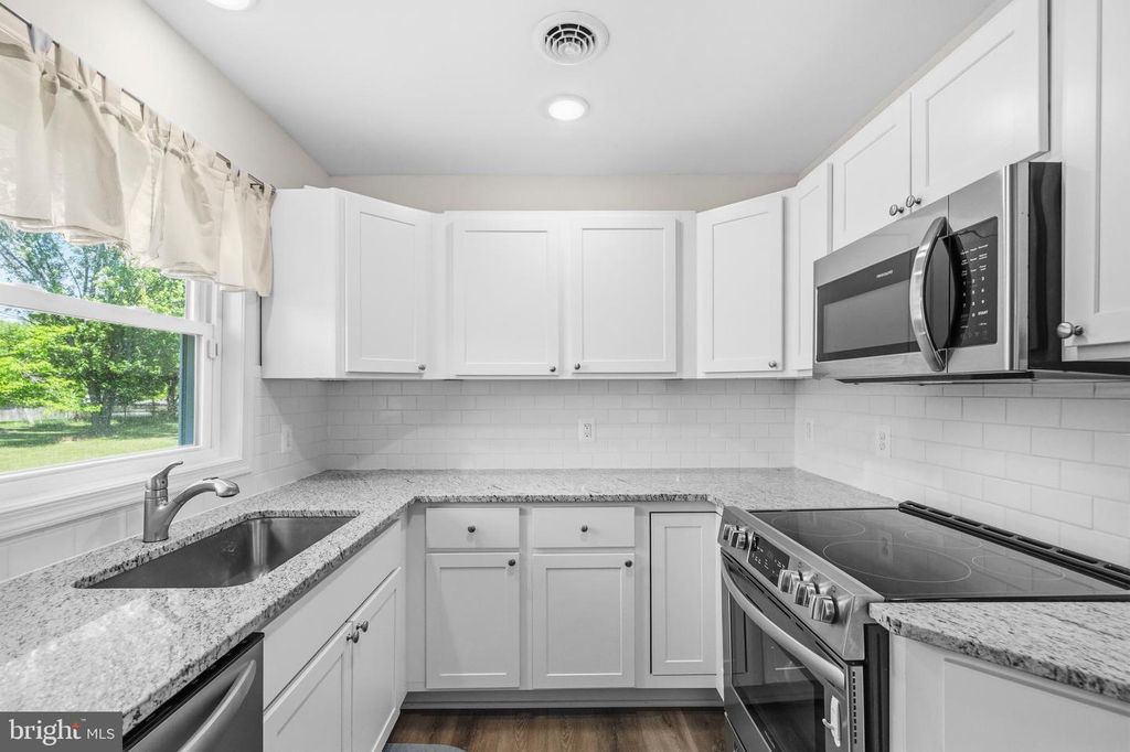 Image 14 of property listing at 12712 GROSSTOWN RD, Hughesville, MD 20637