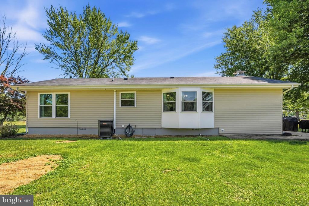 Image 39 of property listing at 12712 GROSSTOWN RD, Hughesville, MD 20637
