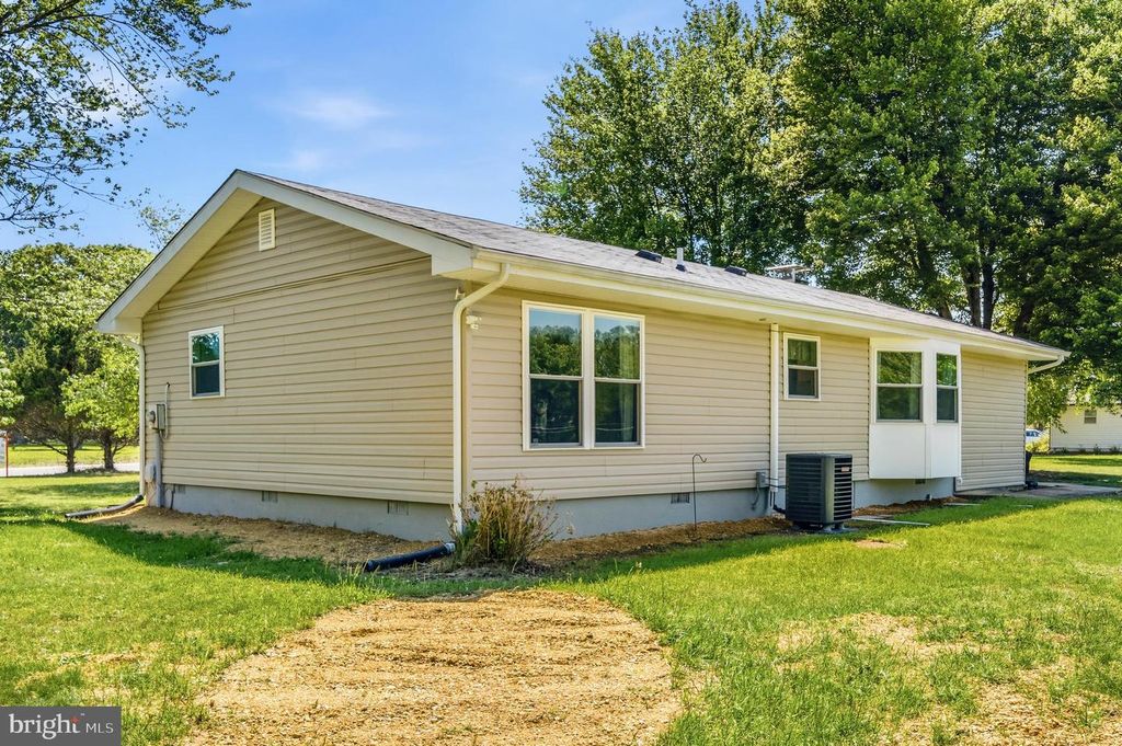 Image 40 of property listing at 12712 GROSSTOWN RD, Hughesville, MD 20637