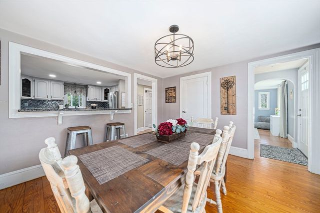 11 Worcester St, Taunton, MA 02780