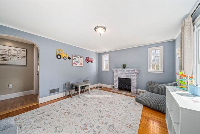 11 Worcester St, Taunton, MA 02780