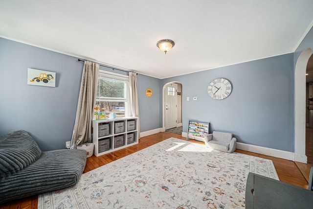 11 Worcester St, Taunton, MA 02780