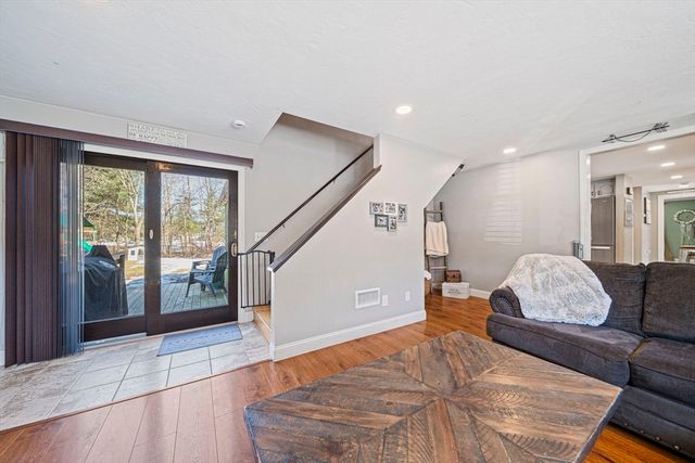 11 Worcester St, Taunton, MA 02780