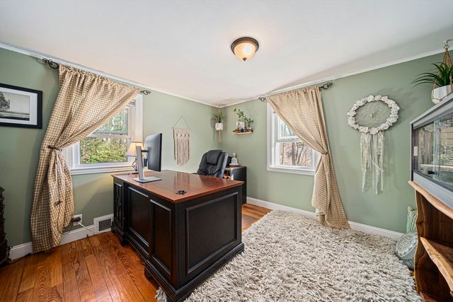 11 Worcester St, Taunton, MA 02780