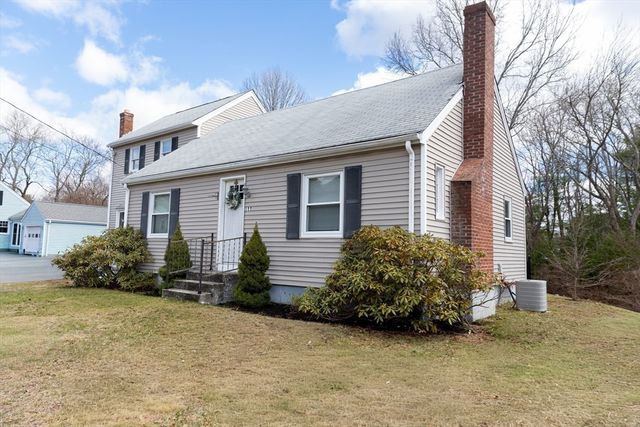 11 Worcester St, Taunton, MA 02780