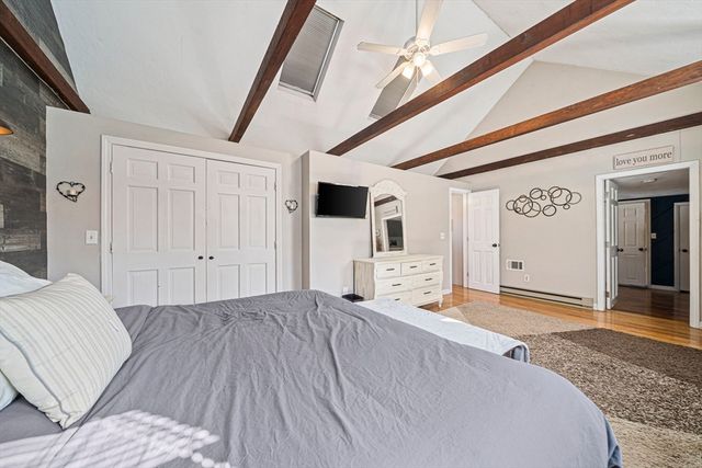 11 Worcester St, Taunton, MA 02780