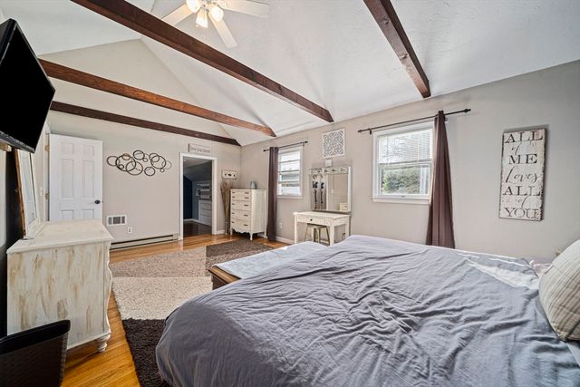 11 Worcester St, Taunton, MA 02780