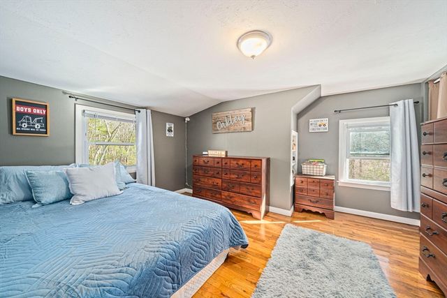 11 Worcester St, Taunton, MA 02780