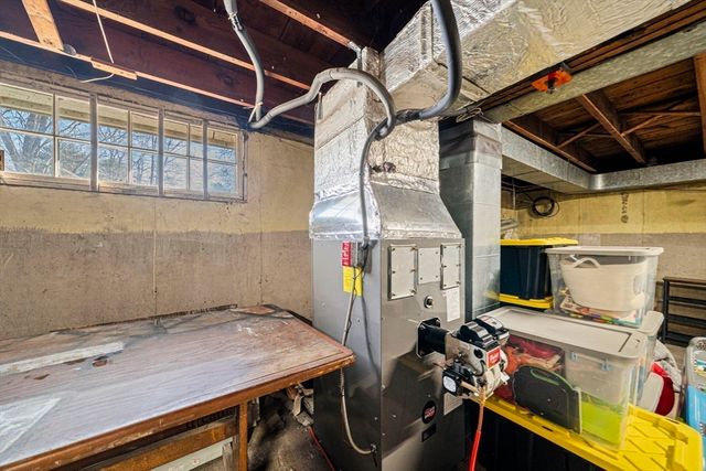 11 Worcester St, Taunton, MA 02780