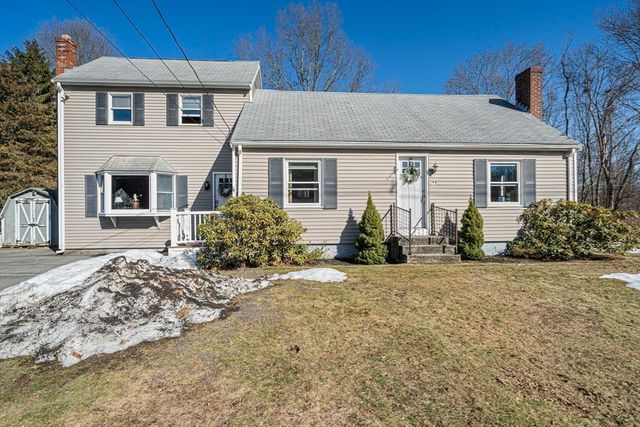 11 Worcester St, Taunton, MA 02780