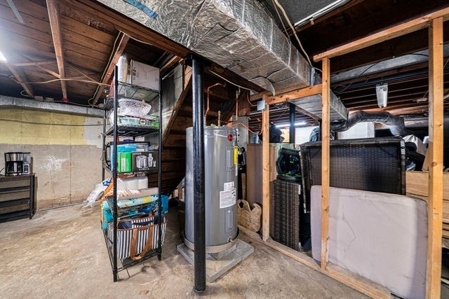 11 Worcester St, Taunton, MA 02780