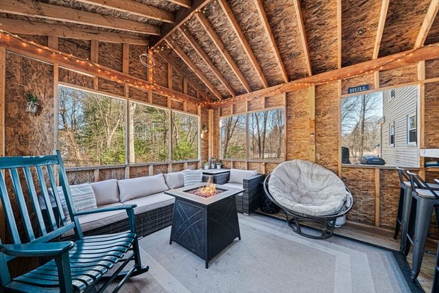 11 Worcester St, Taunton, MA 02780