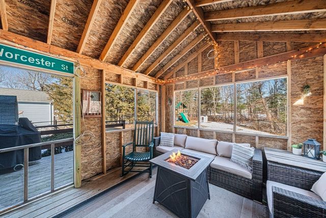 11 Worcester St, Taunton, MA 02780