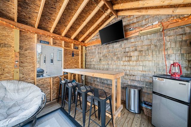 11 Worcester St, Taunton, MA 02780