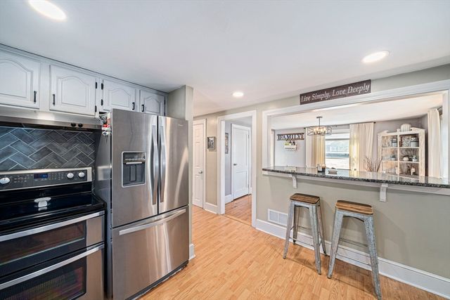 11 Worcester St, Taunton, MA 02780