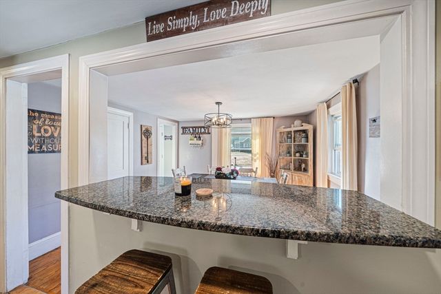 11 Worcester St, Taunton, MA 02780