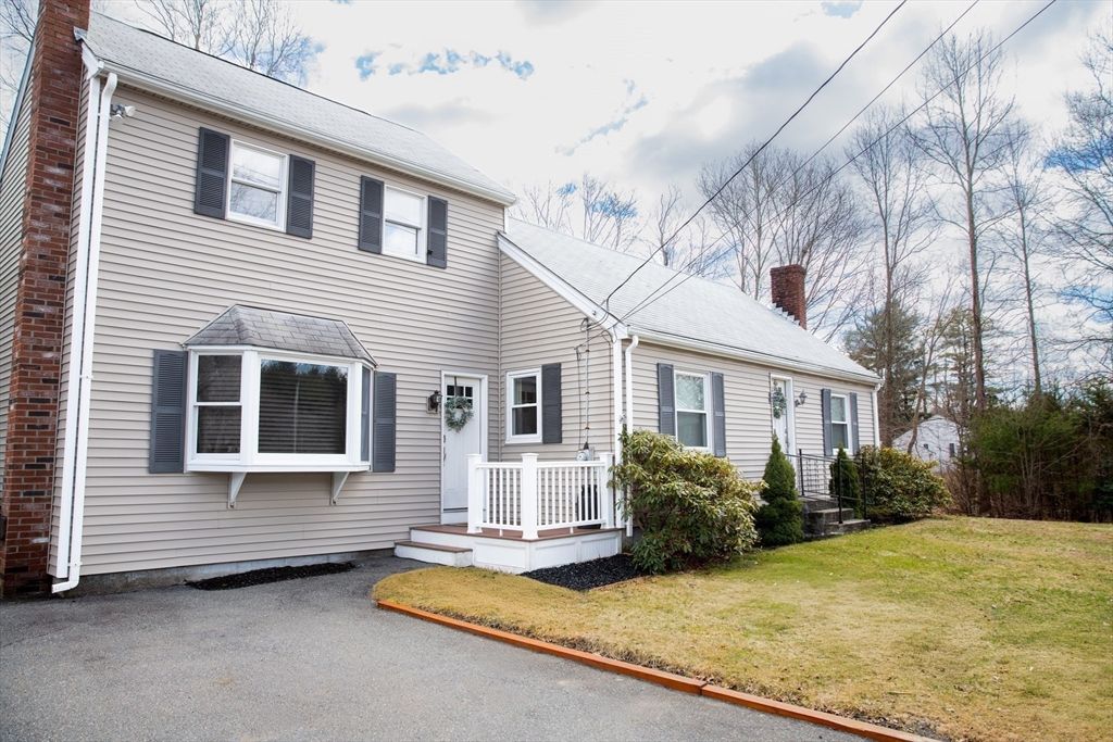 11 Worcester St, Taunton, MA 02780
