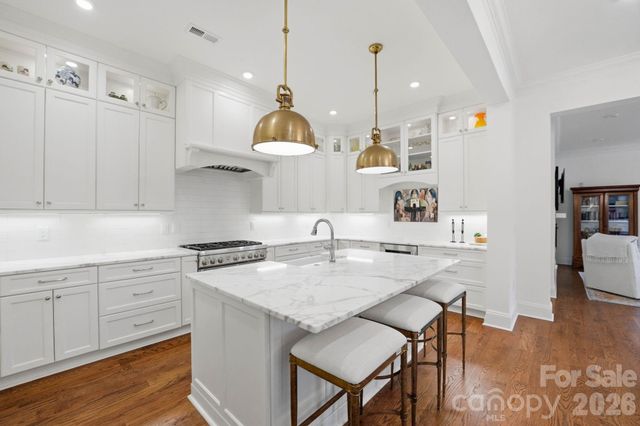 2312 Selwyn Avenue 202, Charlotte, NC 28207
